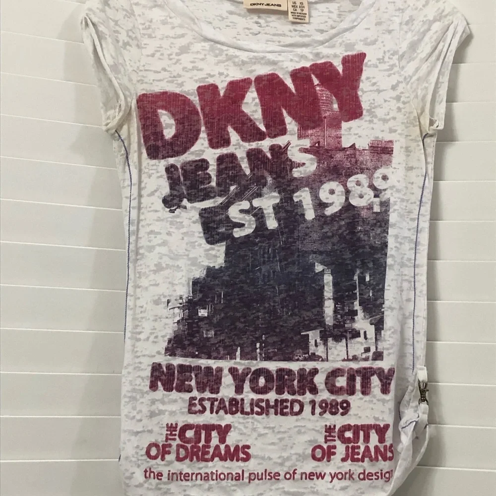 089 - DKNY T-Shirt Women’s XS - Picture 9 of 12